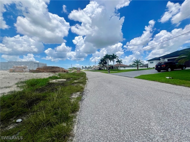 Listing photo 3 for 530 NW 18th Pl, Cape Coral FL 33993