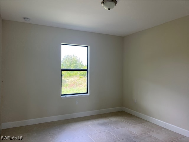 empty room featuring light tile patterned floors