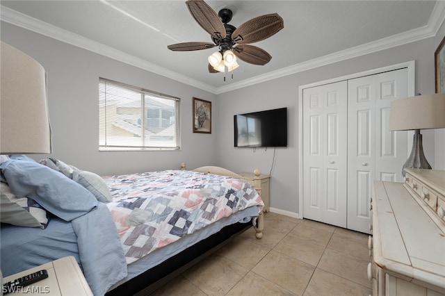 bedroom with ceiling fan, a closet, light tile patterned floors, and ornamental molding