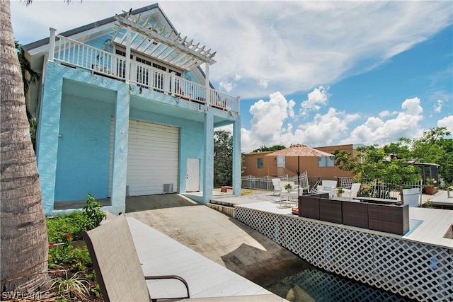 exterior space featuring outdoor lounge area and a balcony