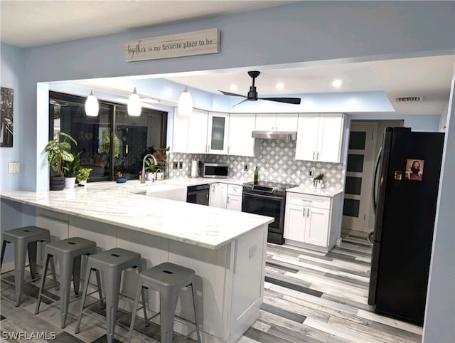 kitchen with white cabinetry, stainless steel appliances, sink, kitchen peninsula, and ceiling fan