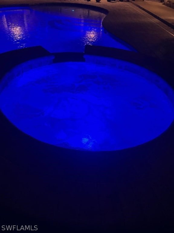 15711 Anderson Ln, Fort Myers, FL 33912 - view of swimming pool featuring a pool with connected hot tub