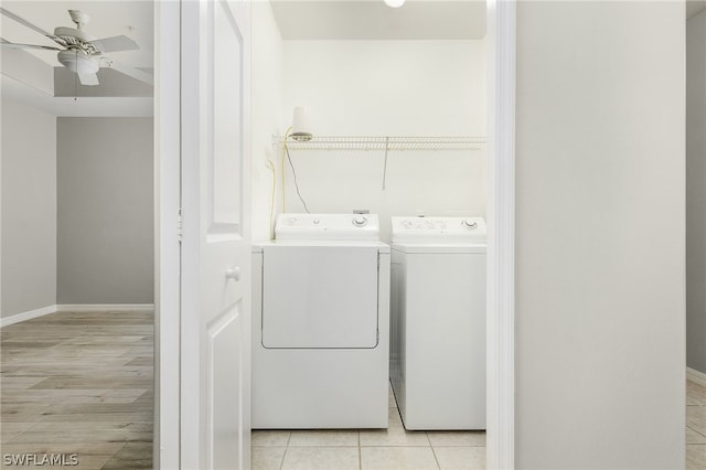 washroom featuring washer and clothes dryer, light hardwood / wood-style floors, and ceiling fan