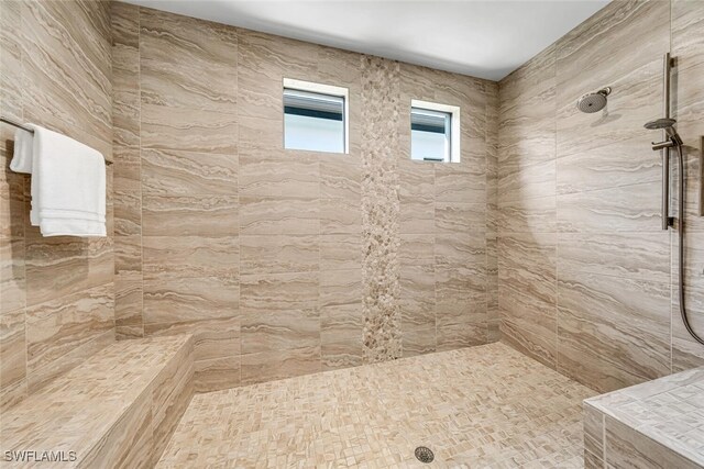 bathroom featuring a tile shower