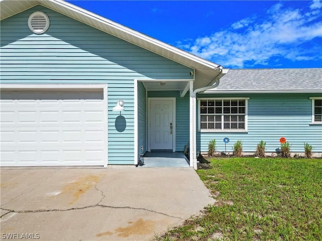 view of front of home with a front lawn and a garage