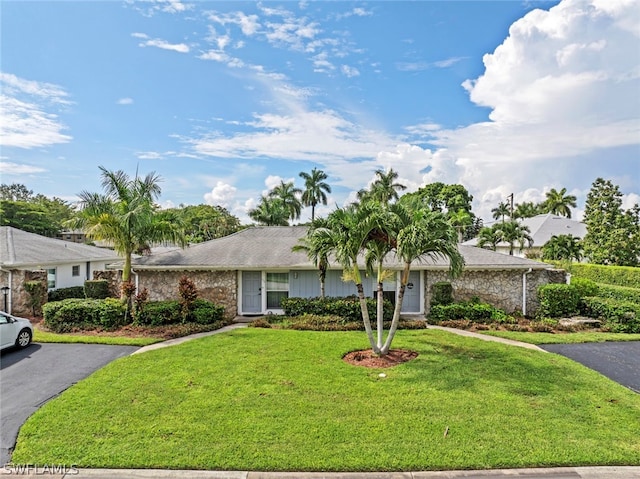 ranch-style house featuring a front lawn