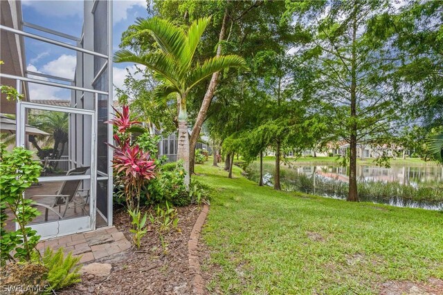 view of yard featuring a water view