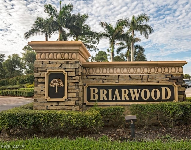 view of community / neighborhood sign