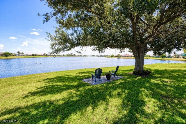 view of yard with a water view