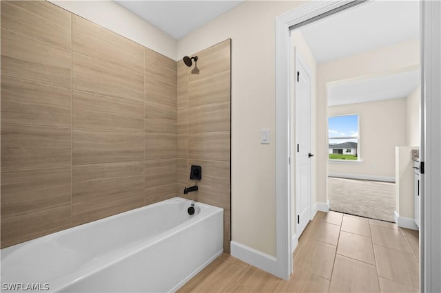 bathroom with tiled shower / bath