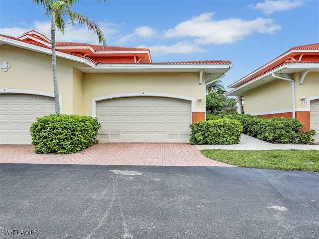 view of front of property featuring a garage