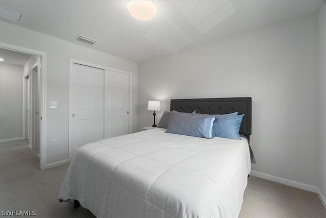 bedroom featuring carpet floors, a closet, visible vents, and baseboards