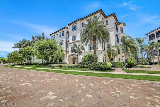 view of front of house with a front yard