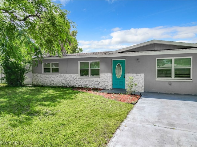 single story home with a front yard