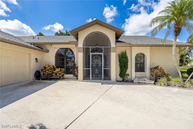 view of front facade with a garage