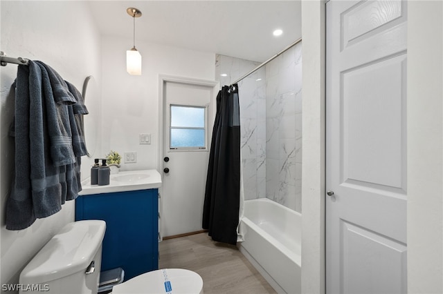 full bathroom featuring shower / tub combo with curtain, vanity, wood-type flooring, and toilet