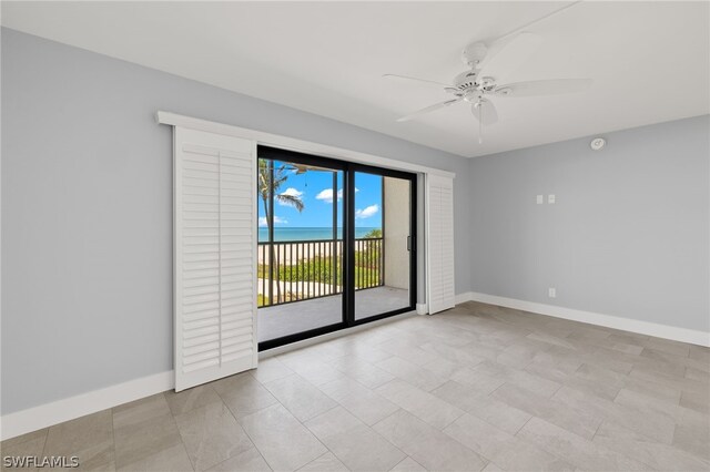 unfurnished room with ceiling fan