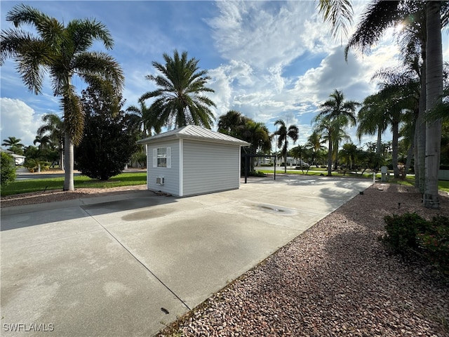 Listing photo 2 for 5990 Maplewood Ct, Fort Myers FL 33905