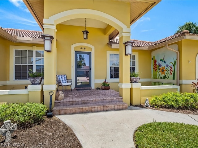 property entrance with covered porch