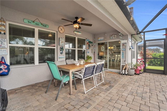 sunroom with ceiling fan