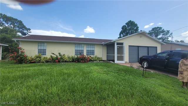 ranch-style home featuring a front lawn