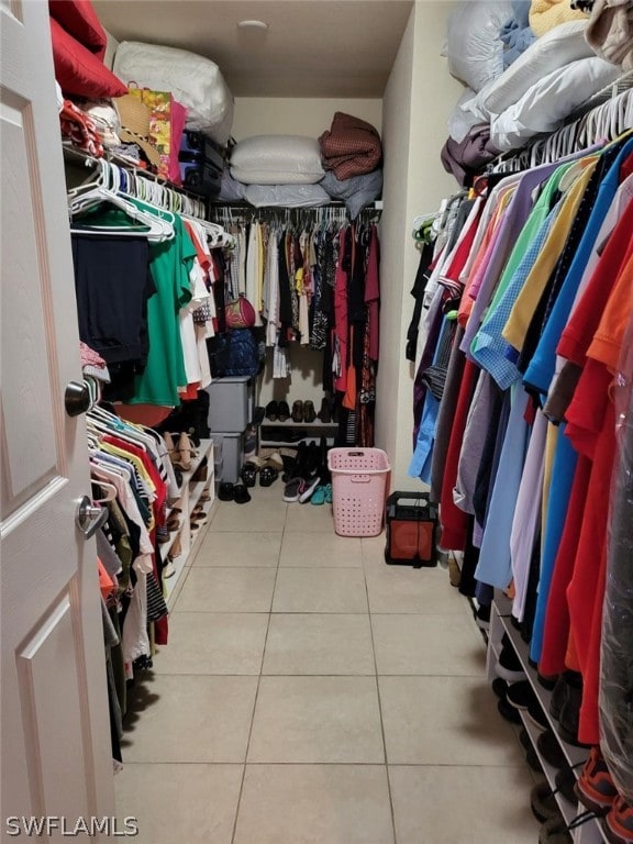 walk in closet featuring light tile patterned floors