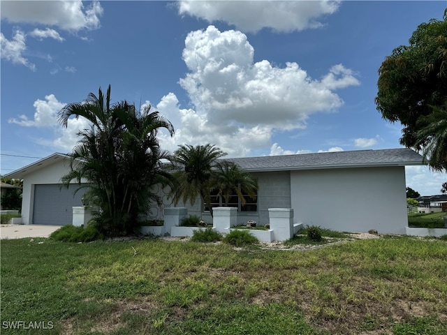 view of front of house featuring a garage and a front lawn