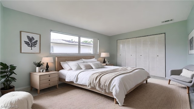 bedroom with a closet