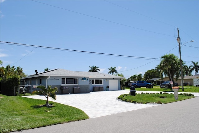 view of front of property with a front yard