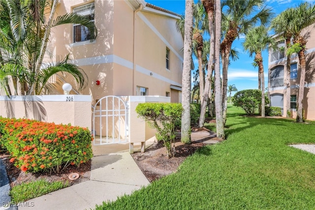 view of side of property featuring a lawn