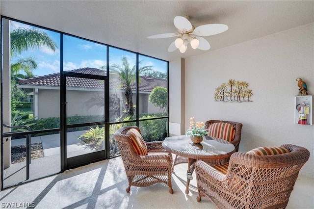 sunroom with ceiling fan