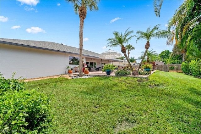 view of yard featuring a patio