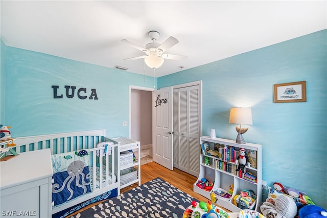 bedroom featuring light hardwood / wood-style floors, a closet, and ceiling fan