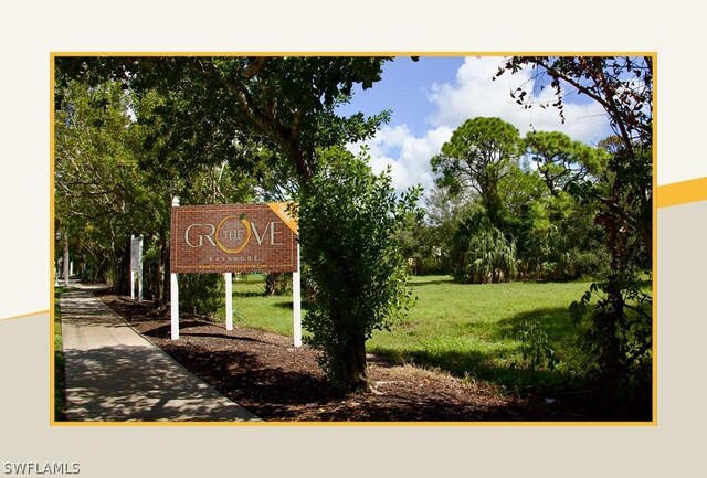 community sign featuring a yard