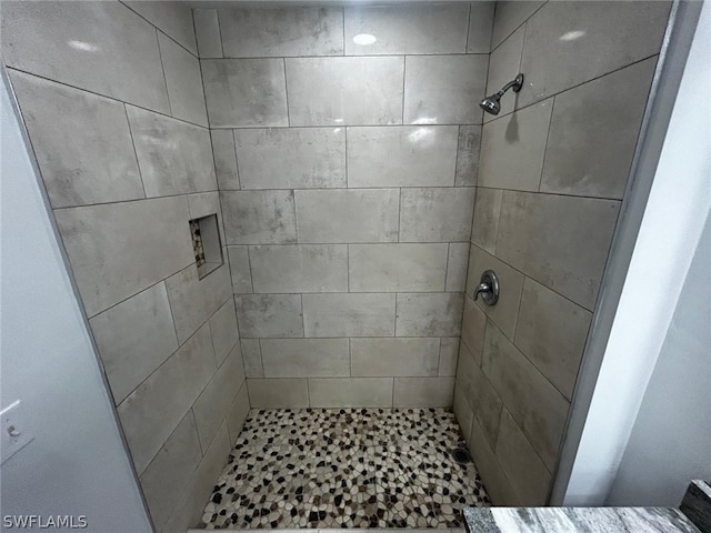 bathroom featuring a tile shower