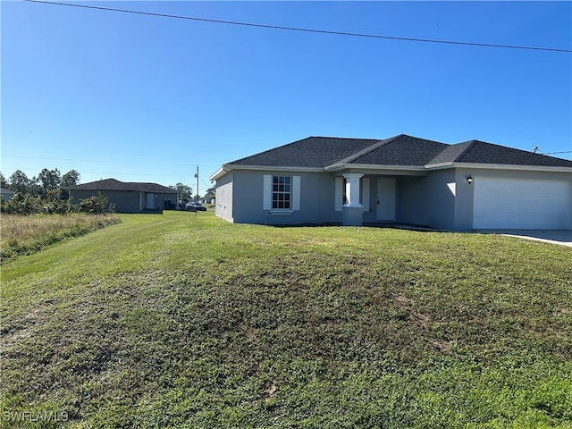 view of front of home featuring a front yard and a garage