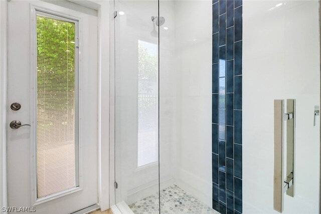 bathroom featuring tiled shower