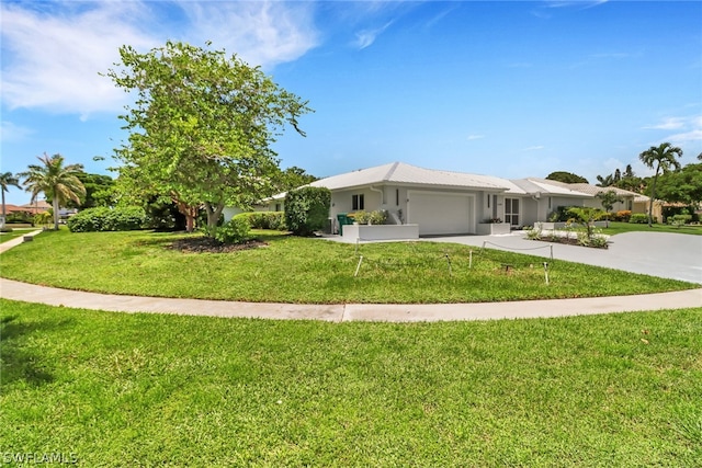 view of front of house featuring a front lawn and a garage