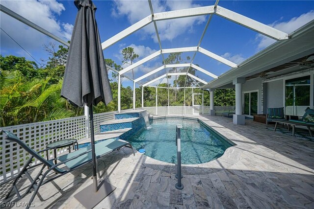 view of swimming pool featuring a jacuzzi, pool water feature, ceiling fan, and a patio area