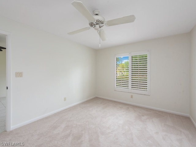 unfurnished room with light carpet and ceiling fan