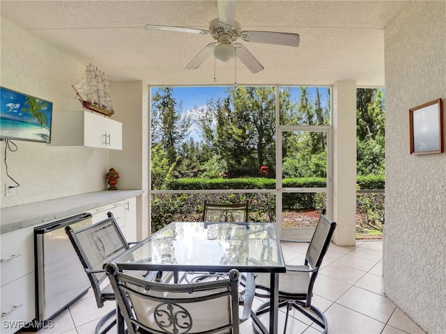 sunroom / solarium with ceiling fan