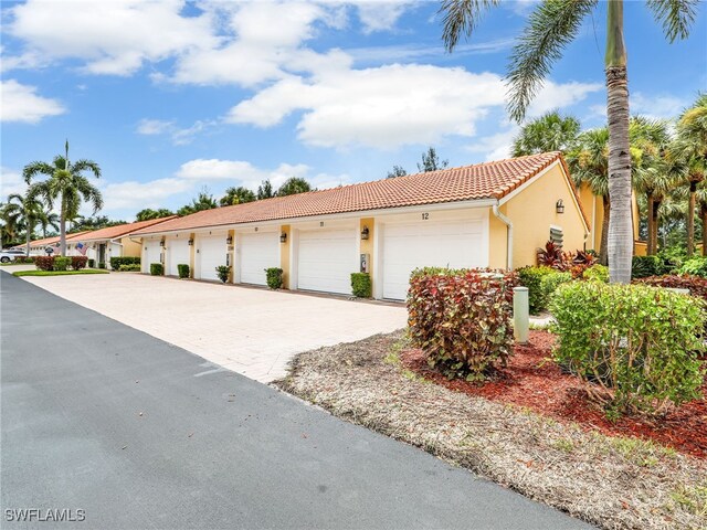 view of front facade with a garage