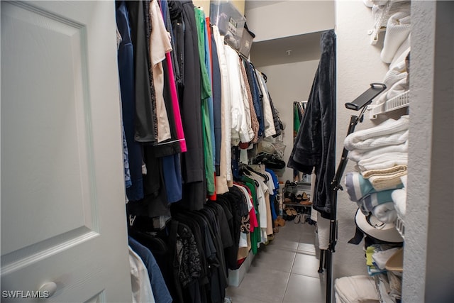 walk in closet featuring light tile patterned floors