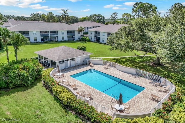 view of swimming pool with a patio and a lawn