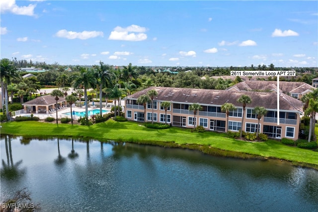 bird's eye view featuring a water view