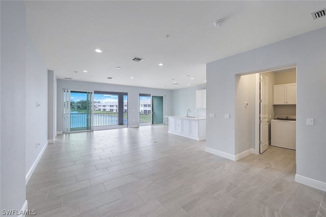 empty room featuring washer / clothes dryer, recessed lighting, visible vents, and baseboards