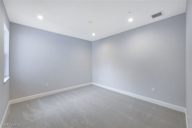 spare room with baseboards, visible vents, carpet flooring, and recessed lighting