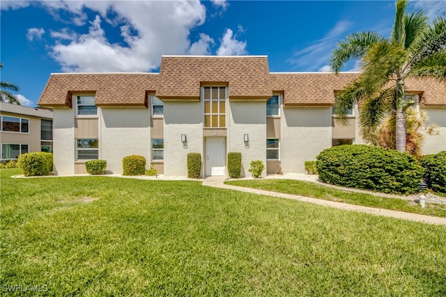 view of front of home featuring a front lawn