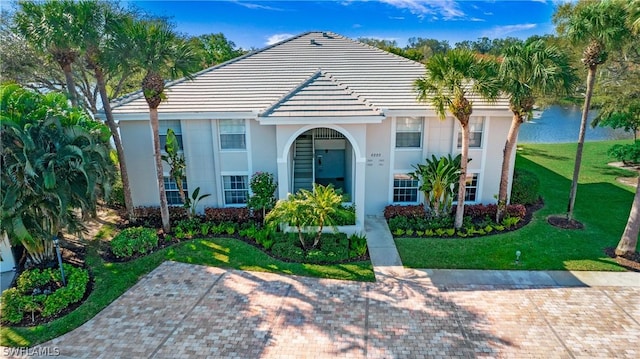 view of front of home with a front lawn