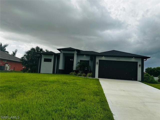 view of front of home with a garage and a front yard